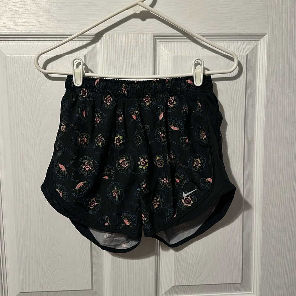 Women’s Nike dry-fit flower running shorts